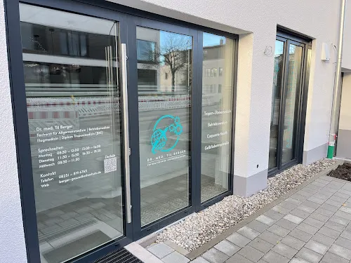 3 - Frau Dr. med. Dipl.-Biol. Angela Württenberger