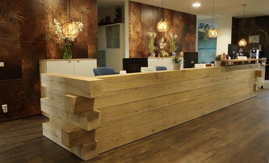 1 - Frau Dr. med. Emina Wamser