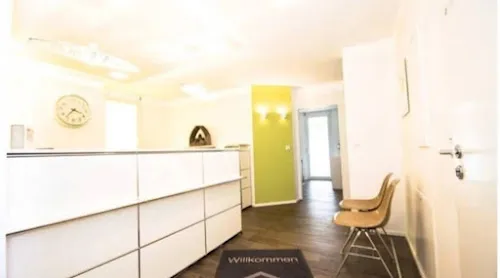 1 - Frau Dr. med. Erika Hammer