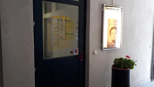 2 - Frau Dr. med. Liane Hosang