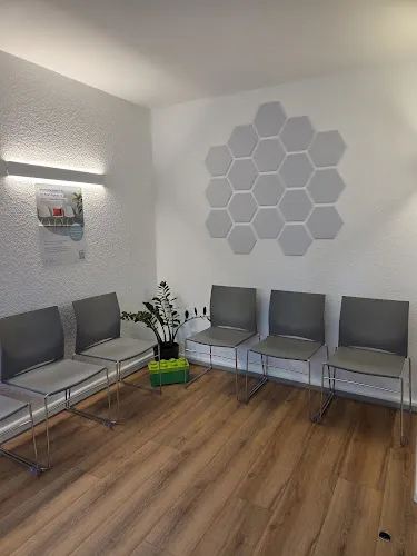 6 - Frau Dr. med. Sabine Grüßner