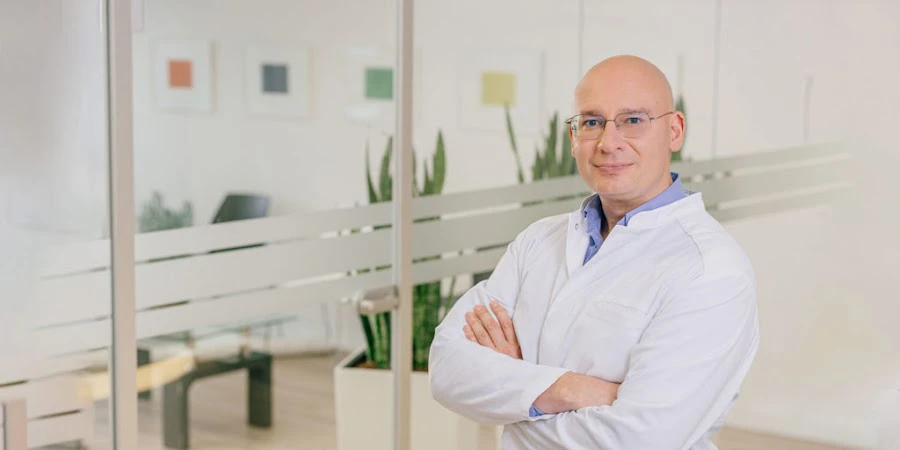 1 - Frau Dr. med. Susanne Schmitz