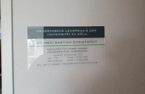 6 - Frau Dr. med. Susanne Schmitz