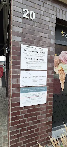 4 - Frau Dr. med. Susanne Schmitz