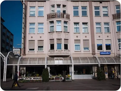 2 - Frau Dr. medic. (RO) Lucia-Maria Burz