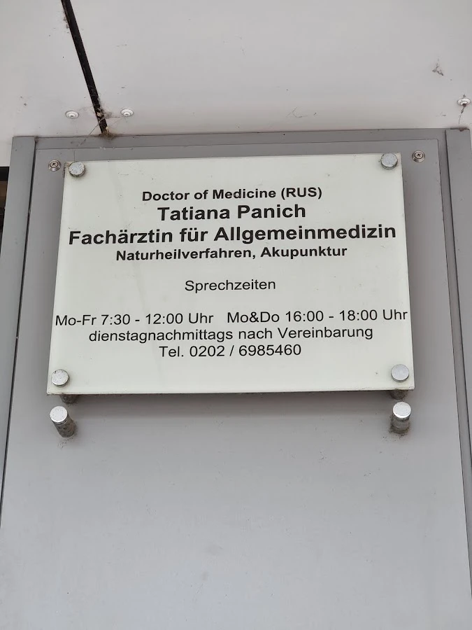 1 - Frau Dr. medic. (RO) Lucia-Maria Burz