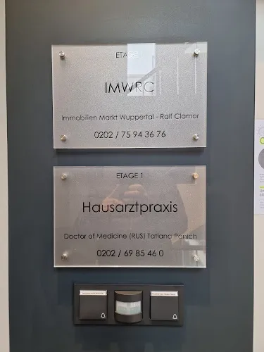 5 - Frau Dr. medic. (RO) Lucia-Maria Burz