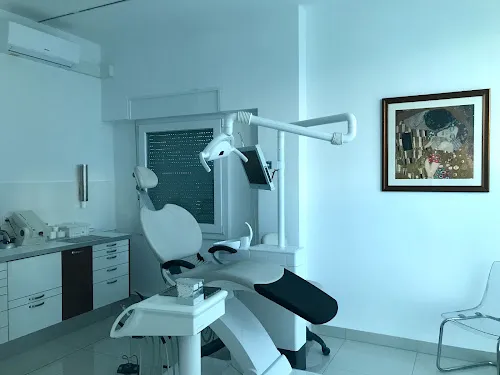 2 - Frau Dr. medic. stom. (UMF Bukarest) Saviana Ratiu