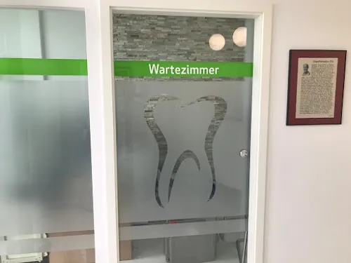 4 - Frau Dr. medic. stom. (UMF Bukarest) Saviana Ratiu