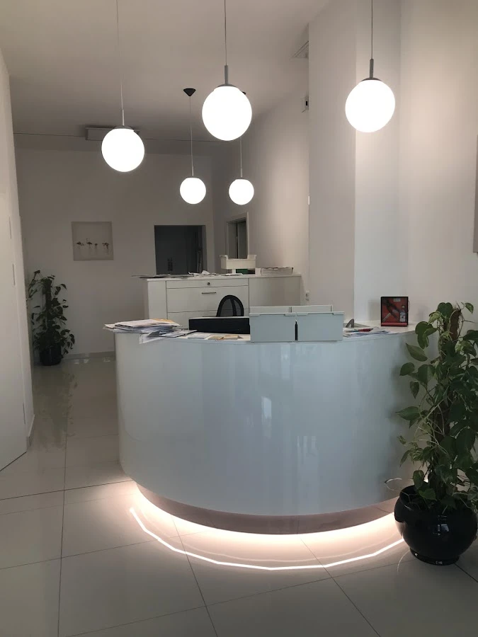 1 - Frau Dr. medic. stom. (UMF Bukarest) Saviana Ratiu