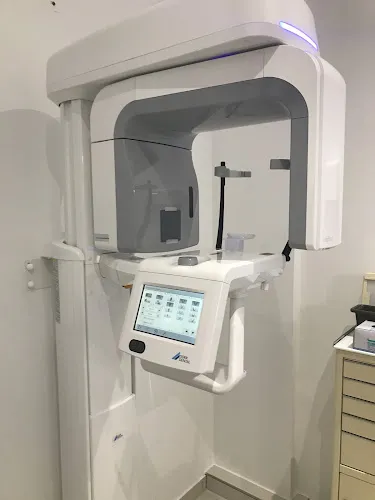 6 - Frau Dr. medic. stom. (UMF Bukarest) Saviana Ratiu