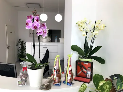 3 - Frau Dr. medic. stom. (UMF Bukarest) Saviana Ratiu