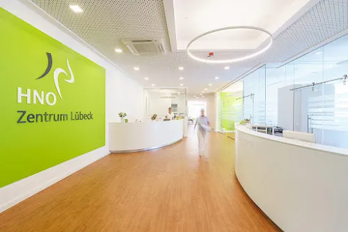 2 - Frau Elena Hartkop