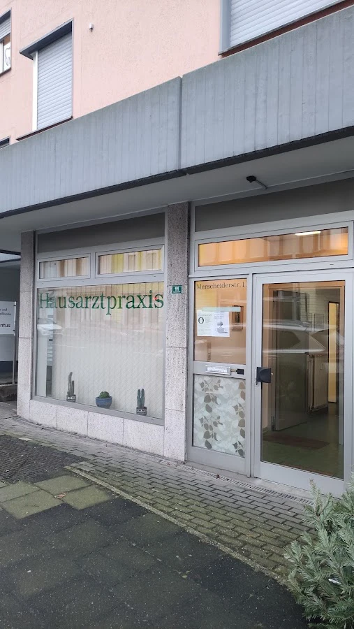 1 - Frau Joanna Koumoulidou