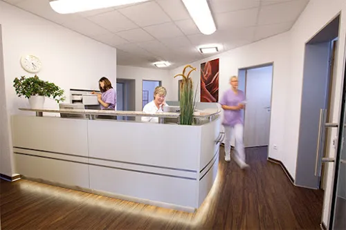 2 - Frau Katharina Hilsendecker