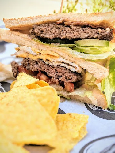 8 - Frau Langs Imbiss