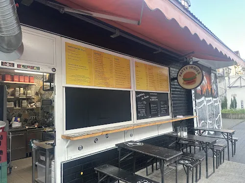 6 - Frau Langs Imbiss