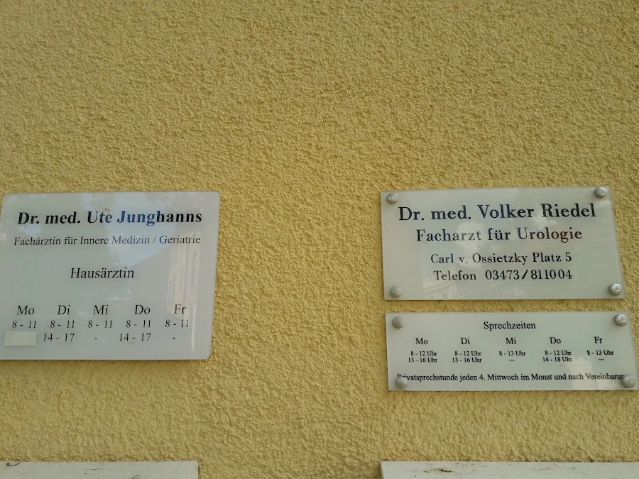 1 - Frau Lohmüller, Hausarzt ,Fachärztin für Innere Medizin