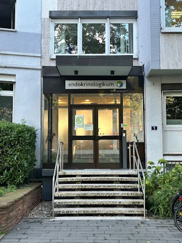 2 - Frau Maryam Haghighi