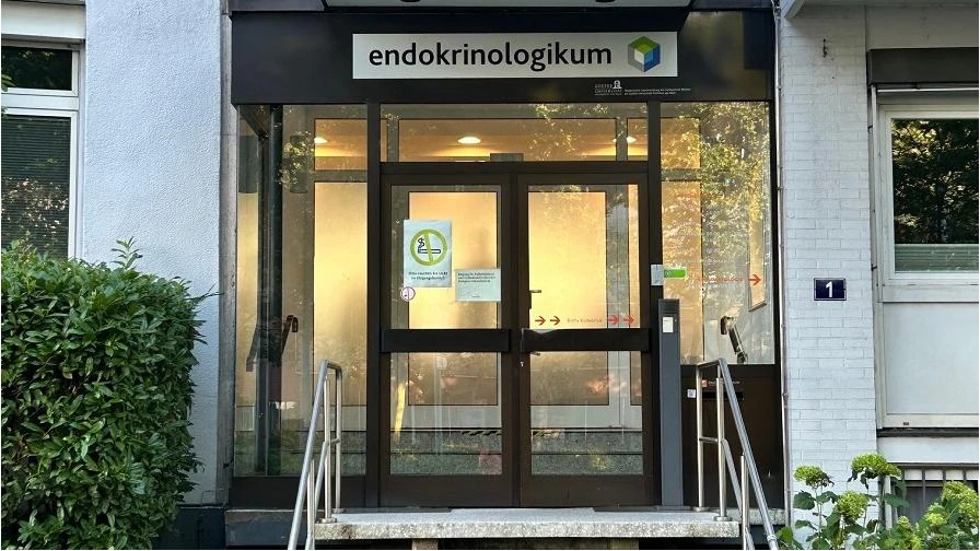 1 - Frau Maryam Haghighi