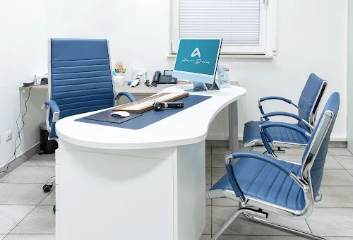 2 - Frau Monika Peter-Giglio