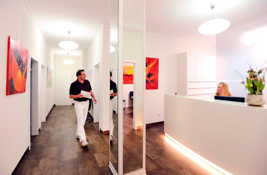 1 - Frau Vlora Cakolli