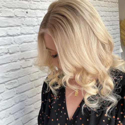 7 - Friendly Nails and Beauty