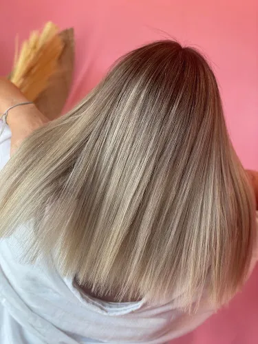 6 - Friendly Nails and Beauty