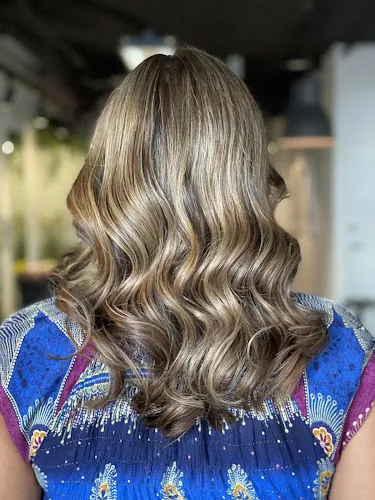 8 - Friendly Nails and Beauty