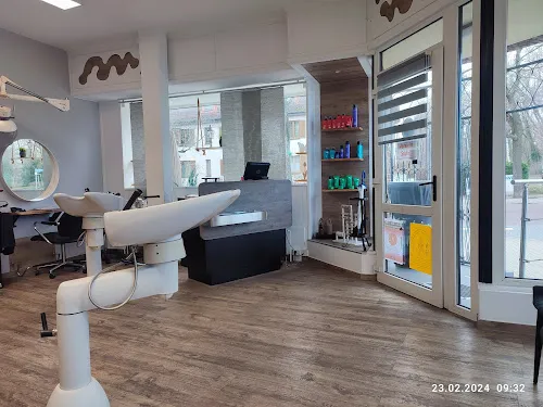 4 - Friseur/Kosmetiksalon Kamm-in