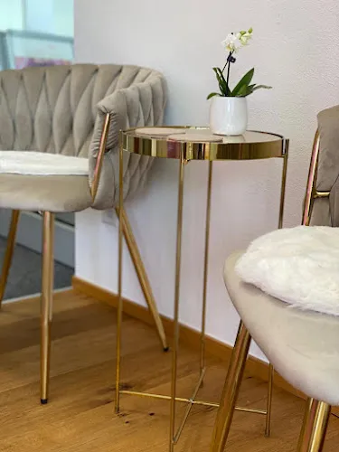 6 - Friseur Salon Regina