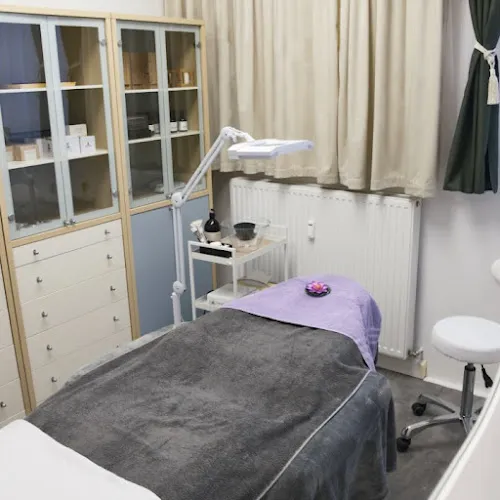 4 - Friseur Salon Reina