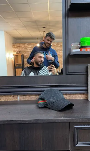 8 - Friseursalon Golden Scissor | Barbier - Kinder - Frauen