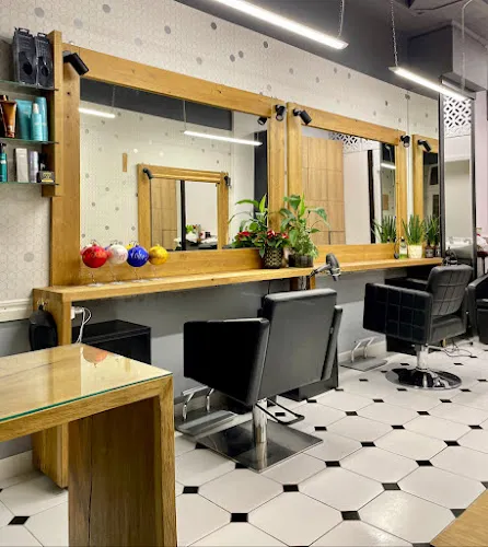 2 - FRIZISTO Salon Fryzjerski