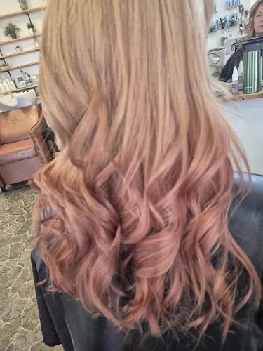 4 - Glamour Beauty Lounge by missmaree