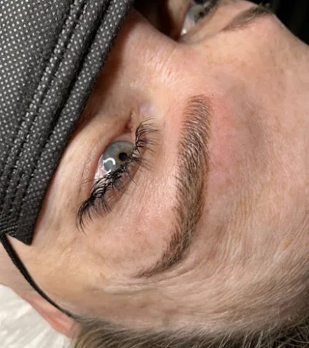 3 - Glamour Lashes and Nails