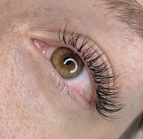 2 - Glamour Lashes and Nails