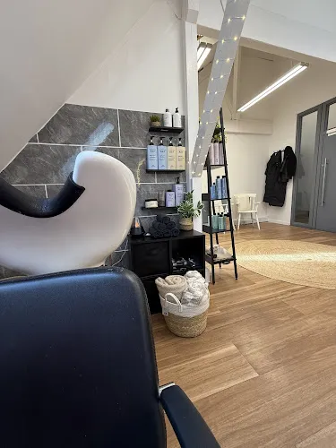 6 - Glitter Salon, Frizerie Coafura