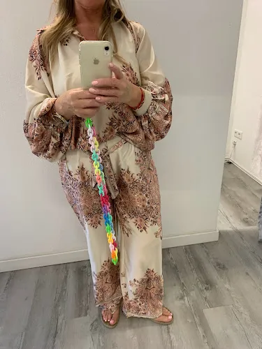 5 - Glorie Beauty Lounge