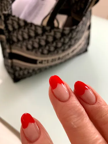 2 - Glorie Beauty Lounge