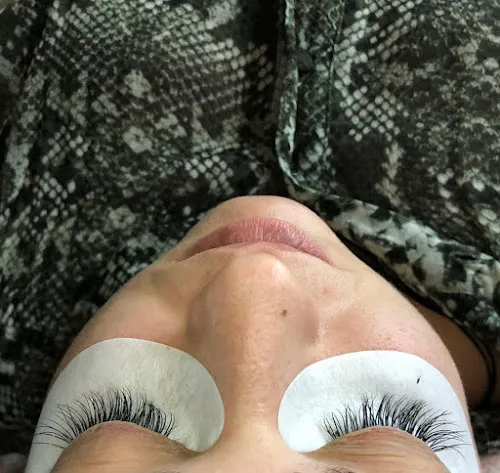 6 - Glorie Beauty Lounge