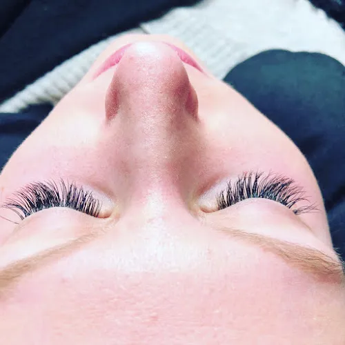 4 - Glorie Beauty Lounge