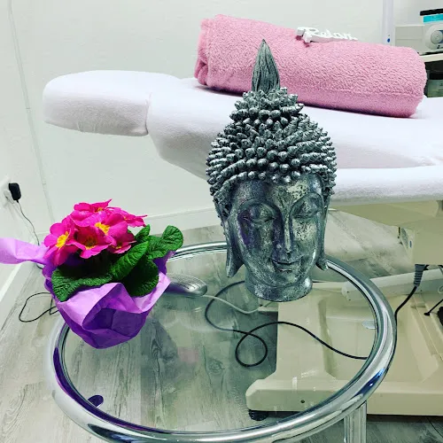 3 - Glorie Beauty Lounge