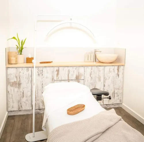 3 - Glossy Nails Alice Springs