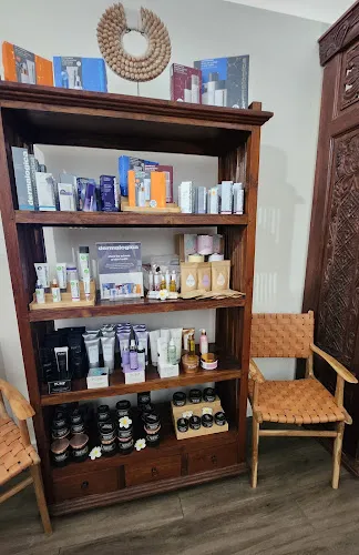 7 - Glossy Nails Alice Springs