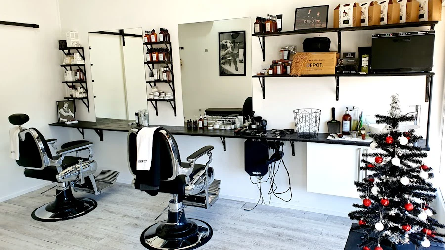 1 - GLOSSY NAILS AND SPA