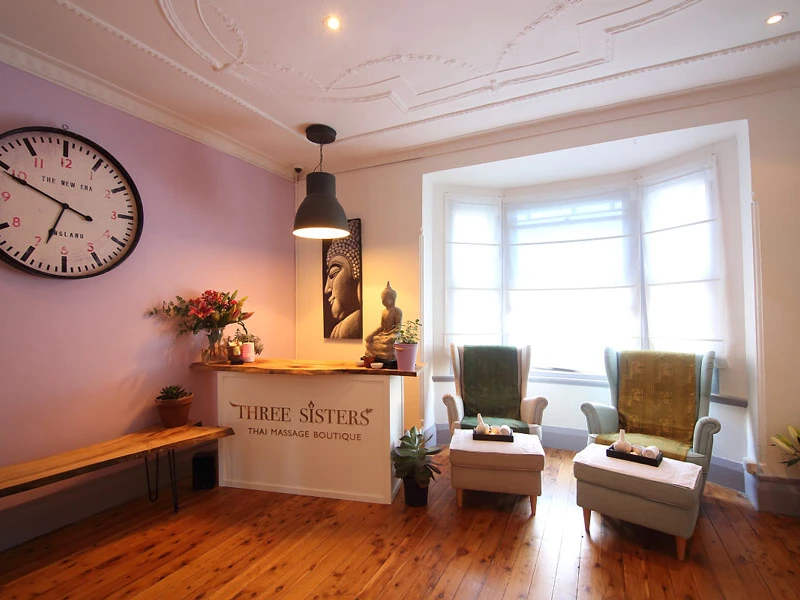 1 - Gold scissors barber shop