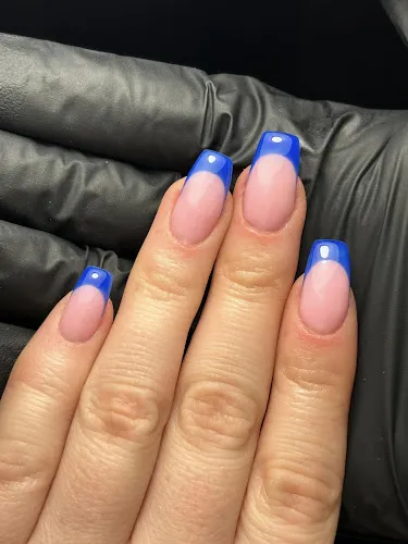 4 - Golden barber shop