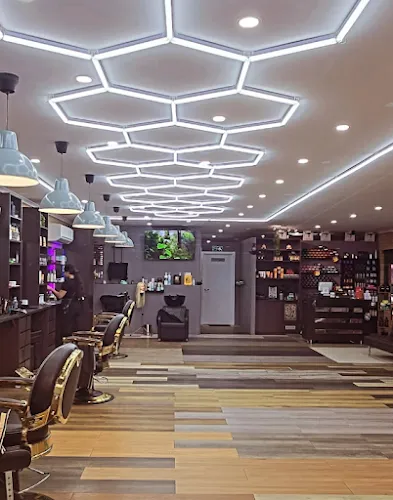 3 - Golden Beauty & Nails H