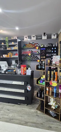 4 - Golden Beauty & Nails H